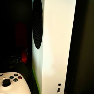 Xbox One Series S 1TB w Controllers & 2TB External Storage
